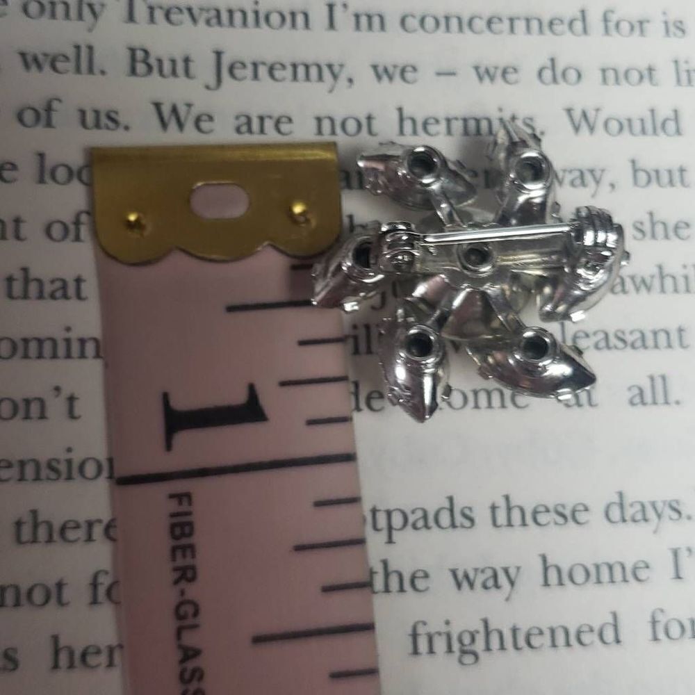 Faux Diamond Brooches - Picture 7 of 7